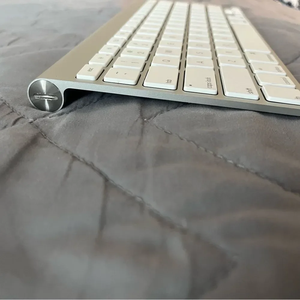 Apple Magic Keyboard A1314 Wireless Bluetooth Aluminum Compact